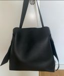 Acne studios Musubi Midi  väska