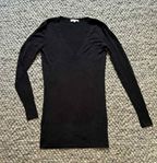 Snygg svart lång stickad tröja stl 40 märke Topshop