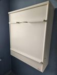 Skötbord i trä från Troll och skötbädd med överdrag