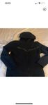 Svart nike tech