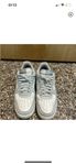 Nike Air Force 1 i ljusgrått