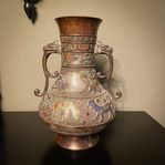 Antik bronsvas i drakstil. Orientalisk. Brons. Ytterfoder. 