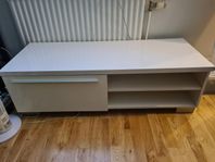 vit tvbänk!