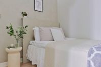 Ikea säng 140x200 och sänggavel