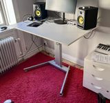 höj och sänkbart skrivbord