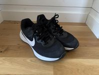 Nike gympaskor i strl 36