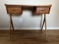 Skrivbord sminkbord i teak