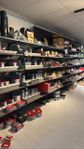 Butikshyllor och pallställ