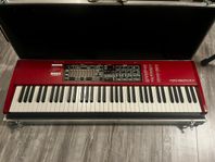 Nord Electro 4 HP 73 – med stativ, case & flightcase