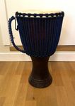 mindre djembe - perfekt att ta med sig