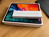 iPad Pro 12.9 128GB Space Black med massa tillbehör