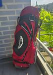 Säljer en golfbag.