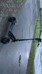 säljer en dunder elsparkcykel med 1000 watt 