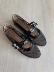Mary jane mesh flats