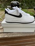 Nike Air Force 1 '07, Vit/Svart, strl 44