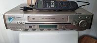 VHS spelare Hitachi med fjärrkontroll