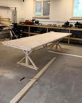 Plankbord och bänkar