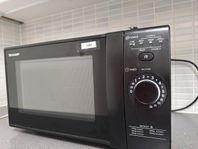 Microwave oven with grilling option