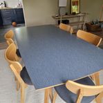 Perstorpmönstrat matbord plus 8 stolar