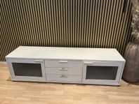 Välvårdad Tv-bänk