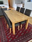 matsalsbord i Ek med 6 stolar
