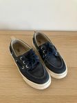 Marinblå/mörkblå seglarskor/sneakers/loafers från Zara