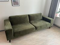 Soffa Mio mörkgrön sammet