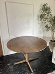 Runt pelarbord/ matbord i ek från Norrgavel 120cm