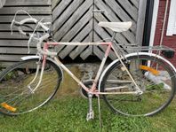 två cyklar