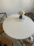 Köksbord + fyra stolar