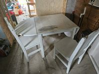 Litet köksbord med 4 stolar