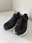 Helt Oanvända Svarta Pureboost, stl 44