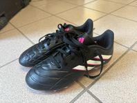 Adidas fotbollsskor