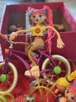 4 Betty Spagetti-dockor + cykel mm 