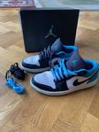 Air Jordan 1 Low SE “Laser Blue” – Storlek 42