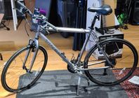 TREK 7.5 FX – Snabb hybridcykel i toppskick!