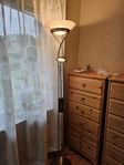 Golvlampa med läslampa