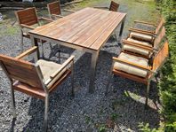 Utemöbler i teak/mahogny, bord +7 stolar +7 dynor