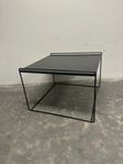 Soffbord i svart metall – stilren design