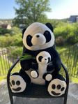 Gosedjur, en stor panda och en liten panda