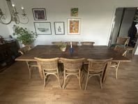 Matbord i massiv ek från Newport + franska stolar