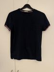 moncler T-shirt med ficka på bröstet mörkblå