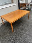 Stort snyggt soffbord i teak från 1960-tal