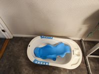 Beemoo badbalja med extra bäbisinsats  Fint skick