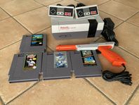 NES SCN med 5 spel & Zapper – allt original, fungerar fint
