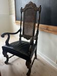 Antik karmstol i barockstil