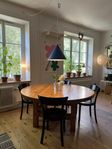 Matbord i furu av Roland Wilhelmsson