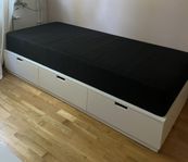 90 säng 