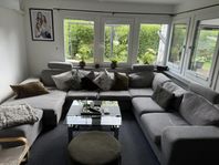 Säljer soffa ca 3,30 i bredd och 2,60 på den korta delen