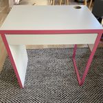 Skrivbord  ( Micke ) från IKEA